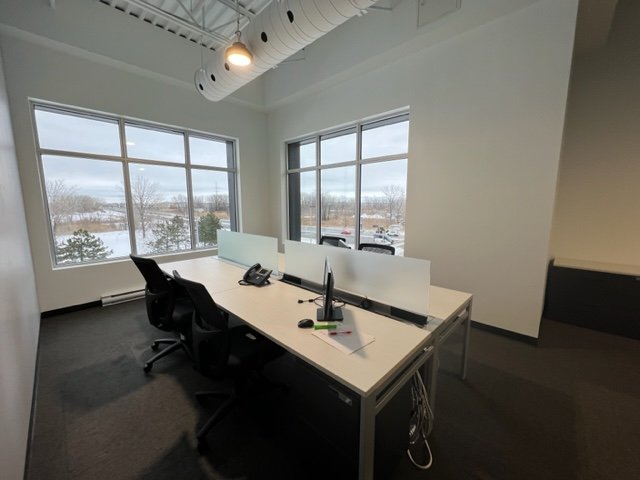 Commercial rental space/Office for rent in La Prairie
